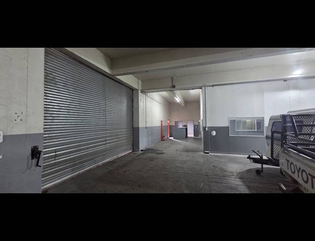 318M² WAREHOUSE TO LET IN WELLINGTON CENTRAL